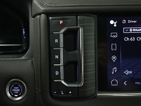 Used 2024 GMC Yukon XL Denali AWD/4WD image 24
