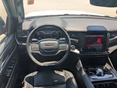 Used 2024 Jeep Wagoneer L Series II w/ Flexible Seating Group AWD/4WD image 34