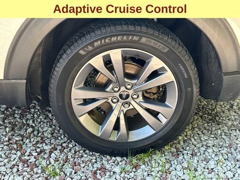 Certified 2023 Ford Explorer XLT w/ Equipment Group 202A AWD/4WD image 10