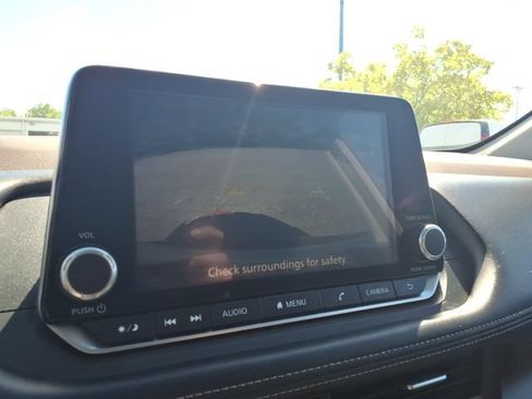 Used 2023 Nissan Rogue S AWD/4WD image 18