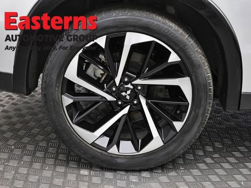 Used 2023 Mitsubishi Outlander SE AWD/4WD image 29