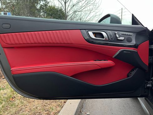 Used 2019 Mercedes-Benz SL 550 image 44