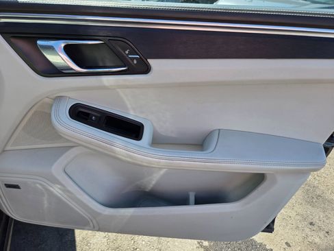 Used 2018 Porsche Macan GTS image 15