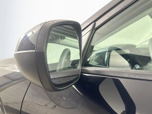 Used 2025 Chevrolet Trax LT FWD image 37