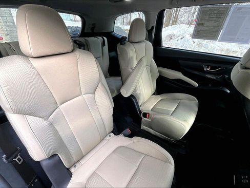 Certified 2023 Subaru Ascent Premium w/ Convenience Package image 15