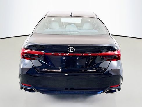 Used 2019 Toyota Avalon Limited image 6