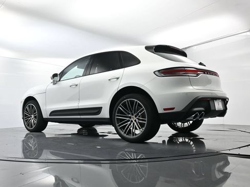 Certified 2025 Porsche Macan AWD/4WD image 46