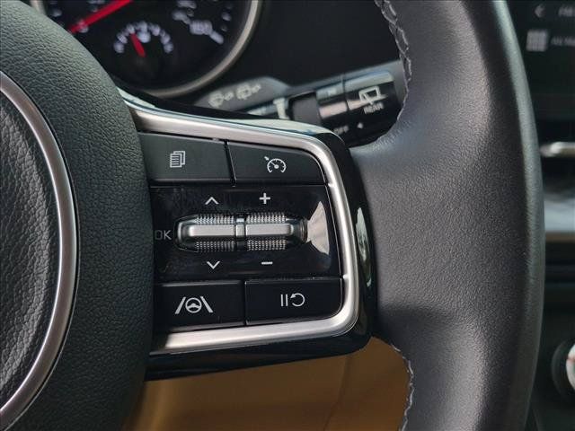 Used 2024 Kia Carnival LX FWD image 11