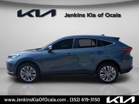 Used 2024 Toyota Venza Limited image 6