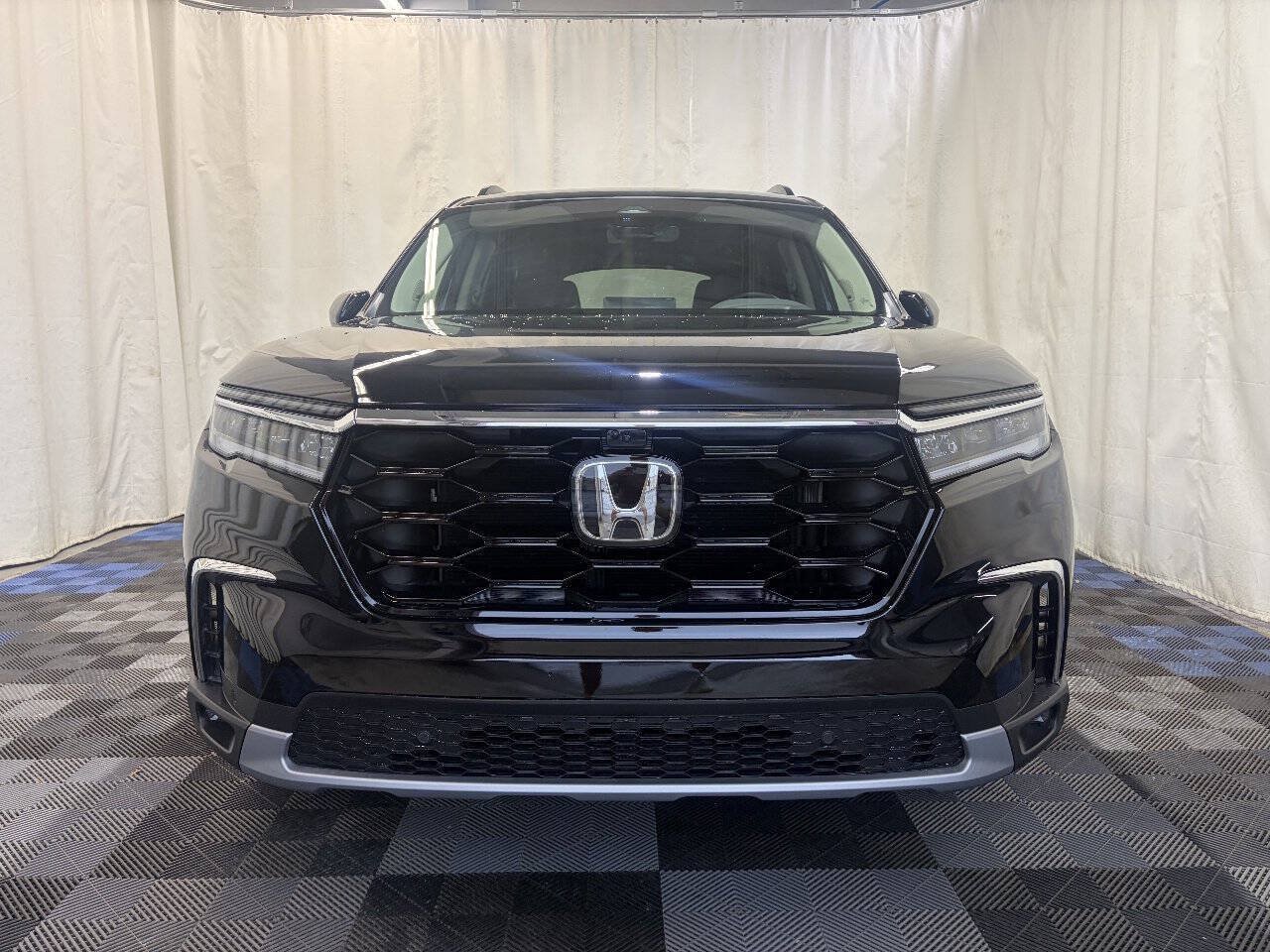 Used 2025 Honda Pilot Elite image 4