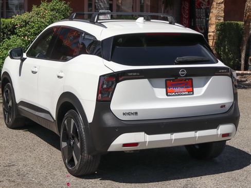 Used 2025 Nissan Kicks SR w/ SR Premium Package FWD image 6