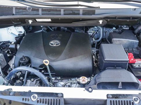 Used 2020 Toyota Sienna SE w/ Nightshade Edition FWD image 29