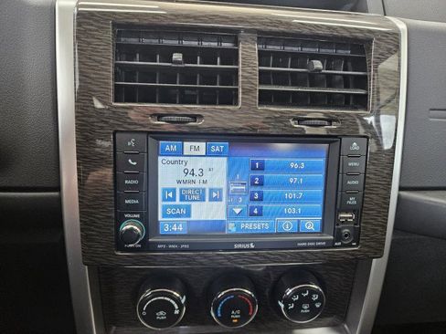 Used 2011 Jeep Liberty 70th Anniversary AWD/4WD image 26