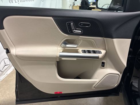 Used 2025 Mercedes-Benz GLA 250 4MATIC image 16