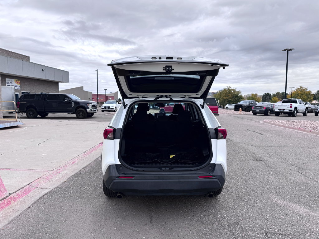 Used 2022 Toyota RAV4 LE AWD/4WD image 12