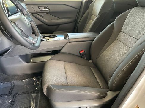 Used 2025 Nissan Rogue SV image 28