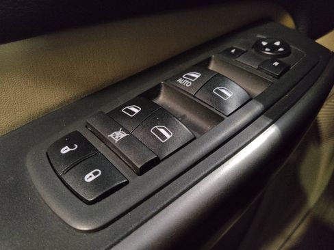 Used 2020 Jeep Cherokee Latitude FWD image 27
