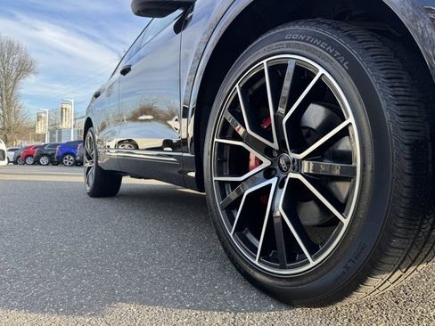 Used 2019 Audi Q8 Prestige image 9