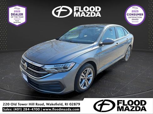 Used 2023 Volkswagen Jetta SE image 1