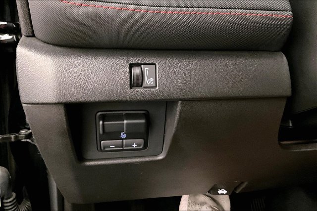 Used 2023 Chevrolet Colorado Z71 w/ Z71 Convenience Package 2 AWD/4WD image 36