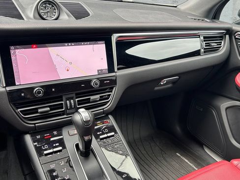 Certified 2023 Porsche Macan S AWD/4WD image 29