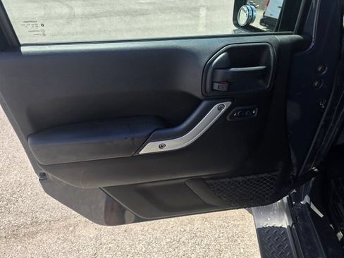 Used 2018 Jeep Wrangler Unlimited Sahara AWD/4WD image 10