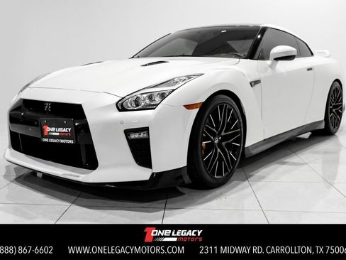 Used 2021 Nissan GT-R Premium image 1