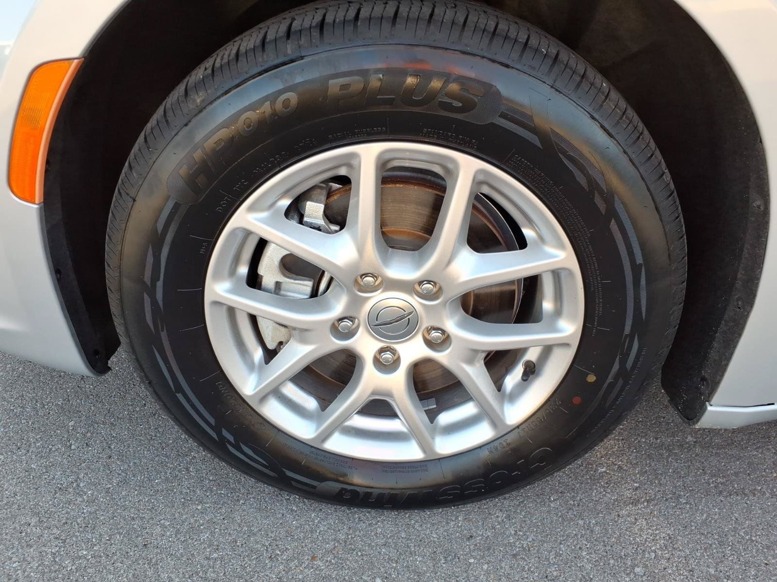 Used 2024 Chrysler Pacifica Touring-L FWD image 9