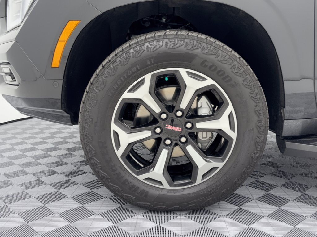 Used 2026 GMC Yukon AT4 AWD/4WD image 13