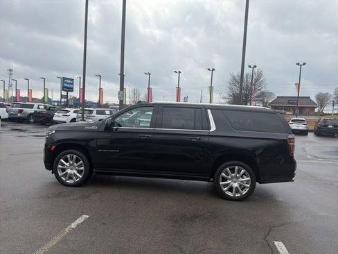 Used 2023 Chevrolet Suburban High Country image 6