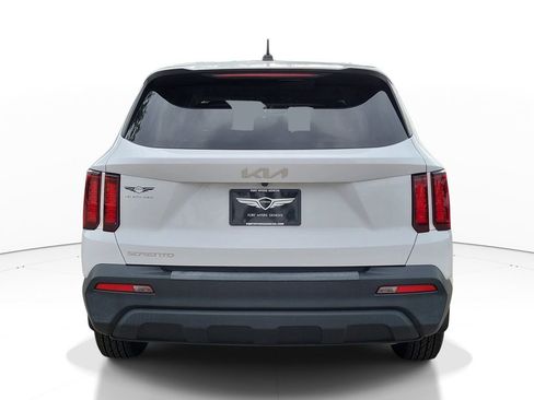 Used 2023 Kia Sorento LX FWD image 5