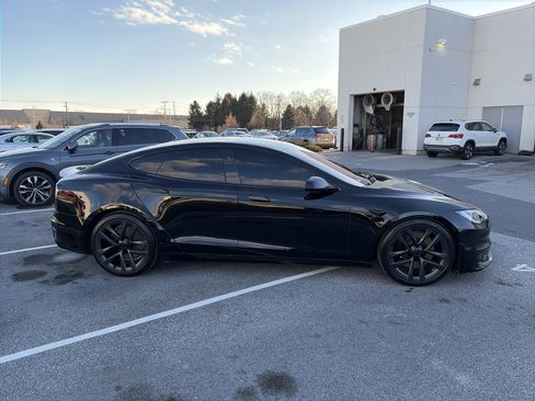 Used 2022 Tesla Model S Plaid image 4