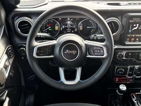 Used 2023 Jeep Wrangler Unlimited Rubicon 4xe image 15