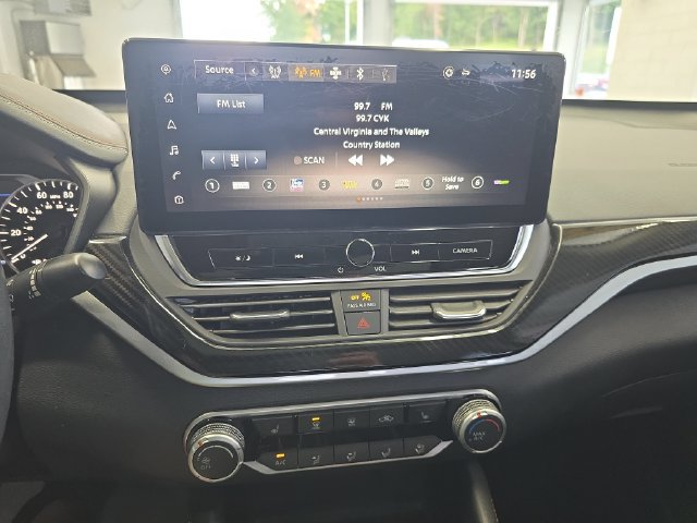 Used 2023 Nissan Altima 2.5 SR w/ SR Premium Package FWD image 16