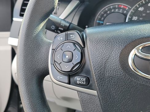 Used 2013 Toyota Camry LE image 16