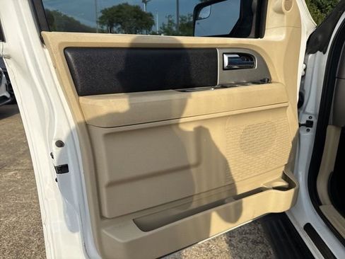 Used 2016 Ford Expedition XLT RWD image 18
