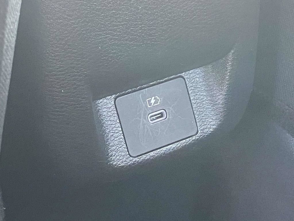 Used 2025 Nissan Versa SV FWD image 11