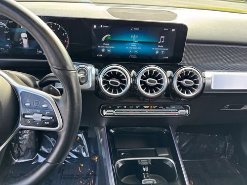 Used 2021 Mercedes-Benz GLB 250 4MATIC image 25