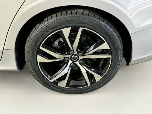 Used 2024 Volvo S60 B5 Core image 11