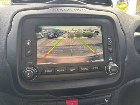 Used 2017 Jeep Renegade Trailhawk w/ Premium Trailhawk Package AWD/4WD image 34