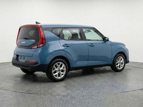 Used 2025 Kia Soul LX w/ LX Technology Package FWD image 9