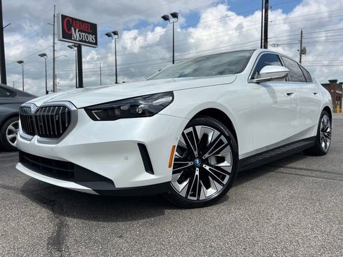 Used 2024 BMW i5 eDrive40i w/ Convenience Package image 14