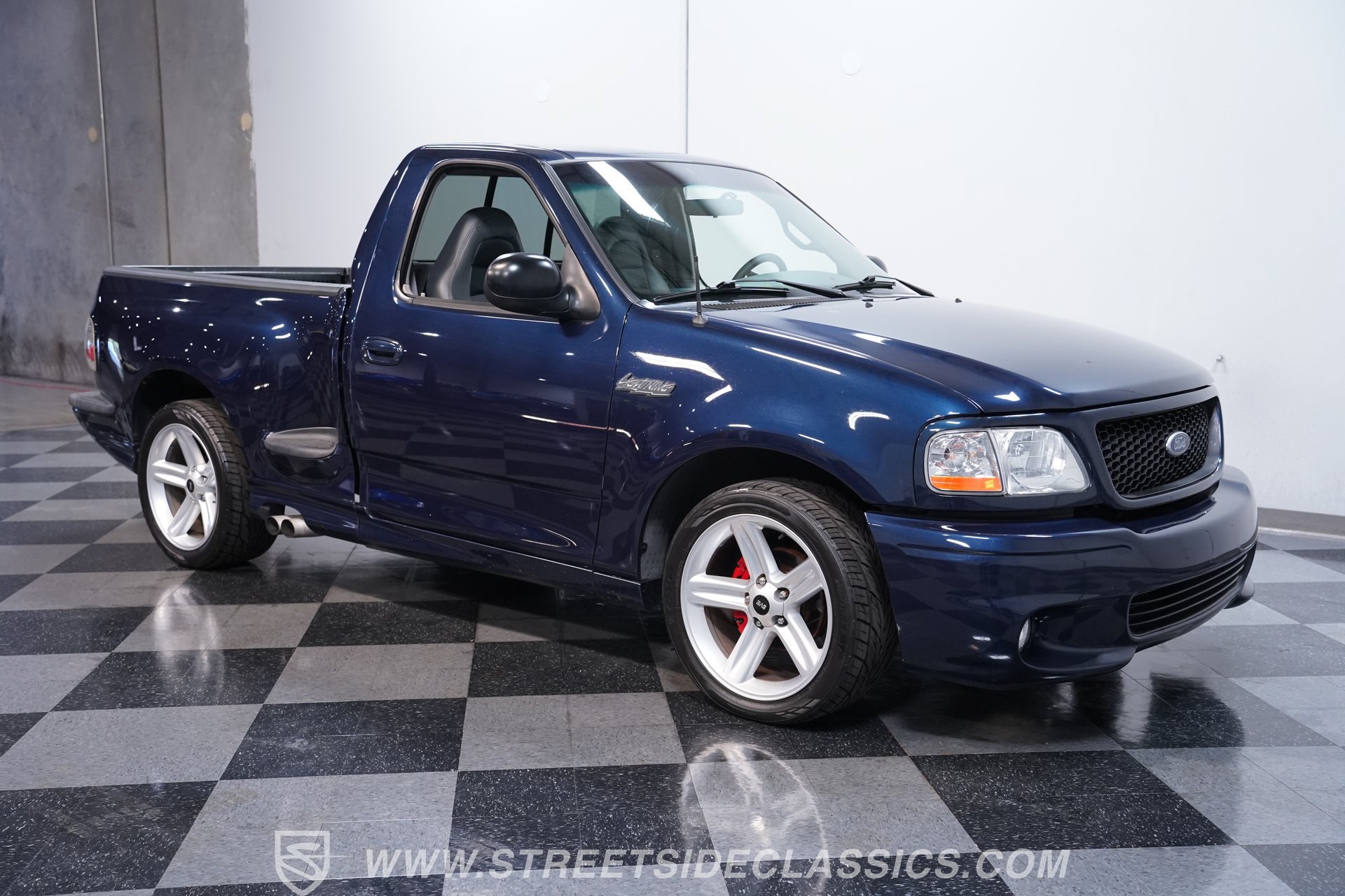 Used 2002 Ford F150 Lightning RWD image 14