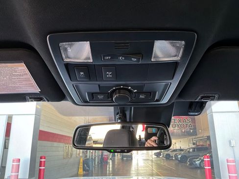 Used 2018 Toyota Tacoma TRD Off-Road AWD/4WD image 18