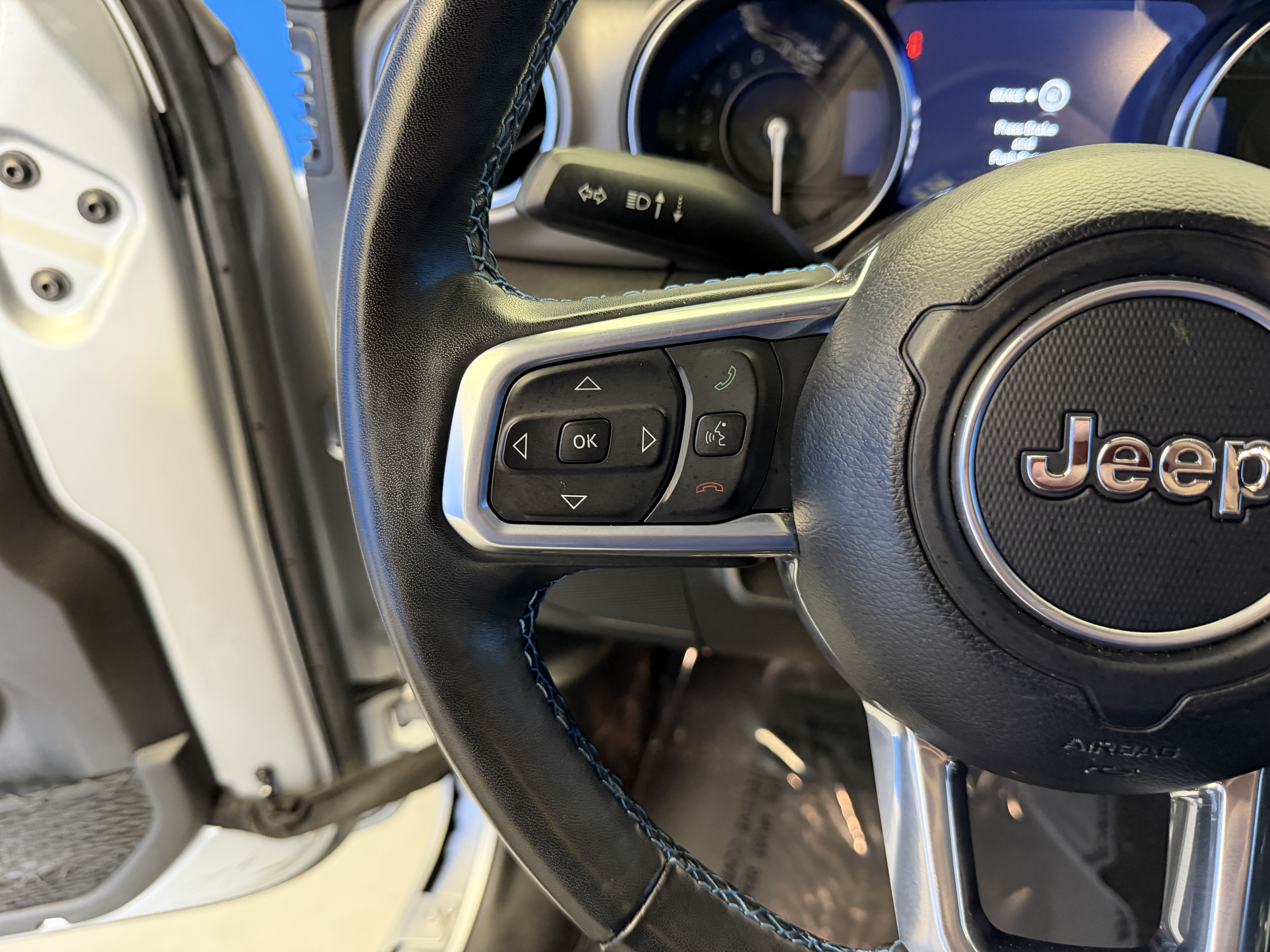 Used 2023 Jeep Wrangler Unlimited Rubicon 4xe w/ Cold Weather Group AWD/4WD image 15