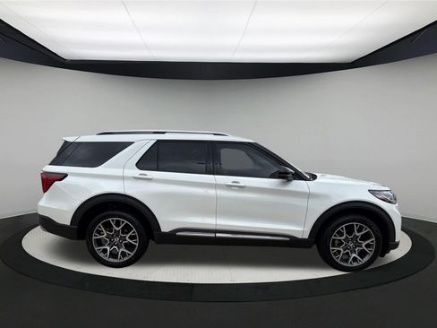 Used 2025 Ford Explorer Platinum w/ Ultimate Package AWD/4WD image 6