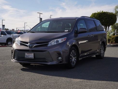 Used 2020 Toyota Sienna XLE image 9