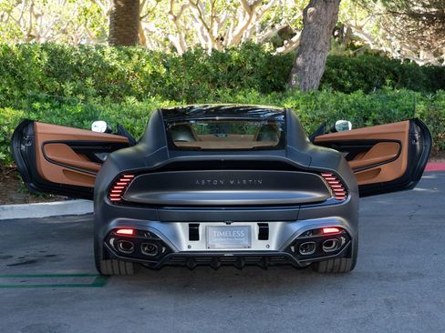 Used 2025 Aston Martin Vanquish RWD image 7