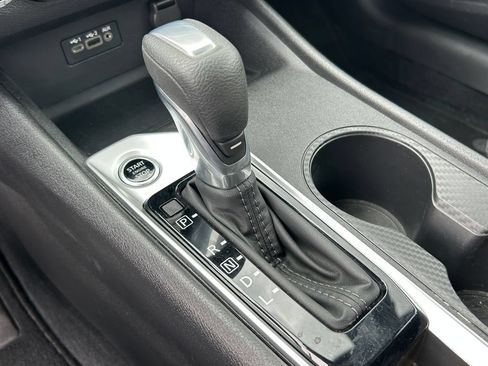 Used 2025 Nissan Altima 2.5 SV FWD image 15