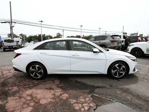 Used 2023 Hyundai Elantra Limited w/ Cargo Package FWD image 7